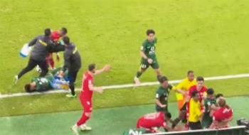 Toàn cảnh va chạm giữa CLB Công an Hà Nội và Beijing Guoan bị cắt trên truyền hình