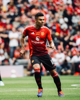 CĐV MU đổi thái độ với Casemiro sau màn trình diễn sáng chói trước Man City đêm qua