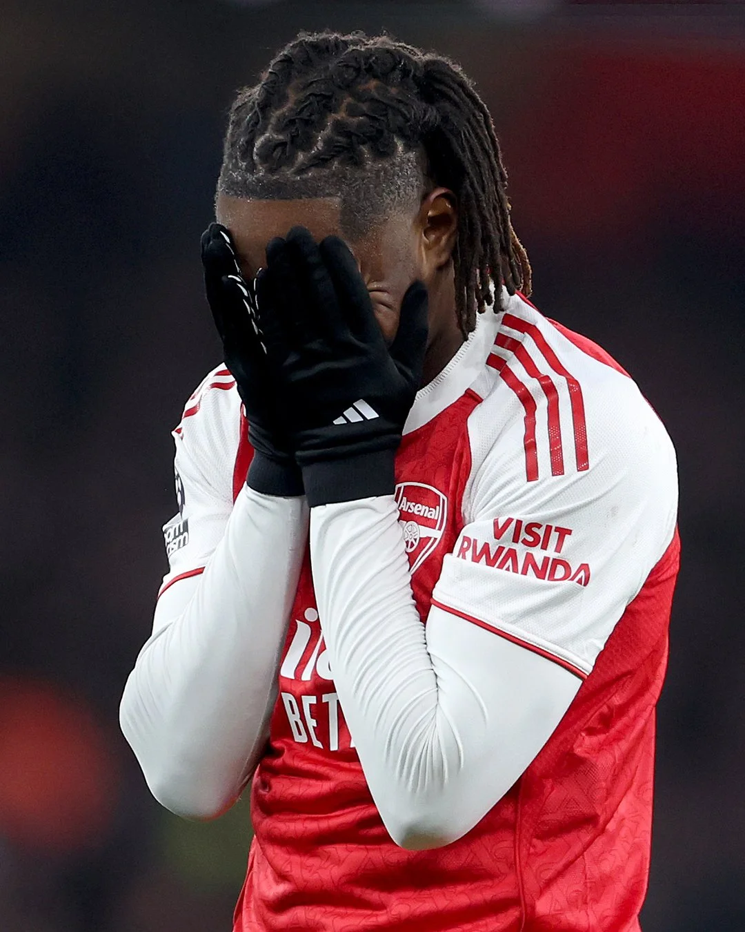 Nguyên nhân Arsenal thua không tưởng MU