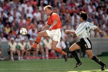 Hà Lan đối đầu Argentina và ký ức không quên về tuyệt tác phi phàm của Dennis Bergkamp