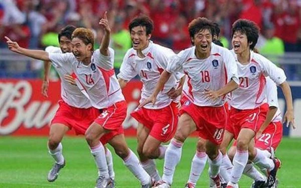 Bê bối chấn động bóng đá thế giới tại World Cup 2002